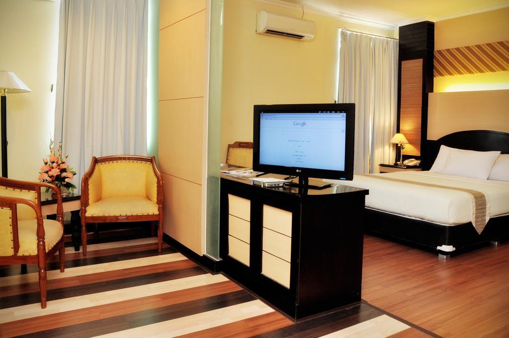 Pandanaran Hotel Semarang Exterior foto